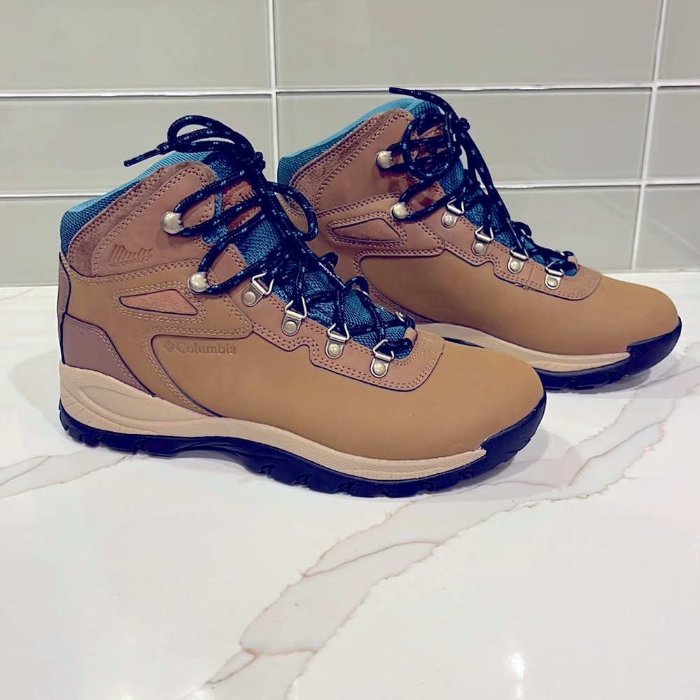 NWOT Columbia Newton Ridge Plus Hiking Boots, Sz 8.5W, EU 39.5